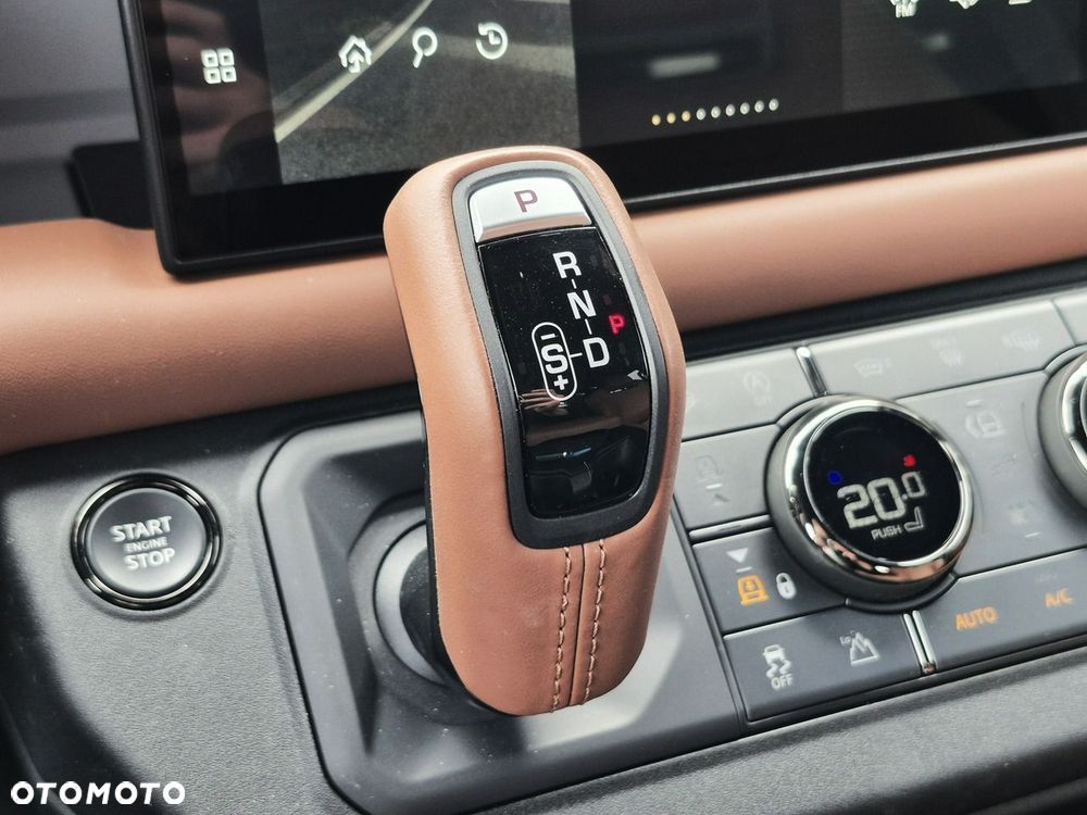 Land Rover Defender 110 P635 OCTA - 37