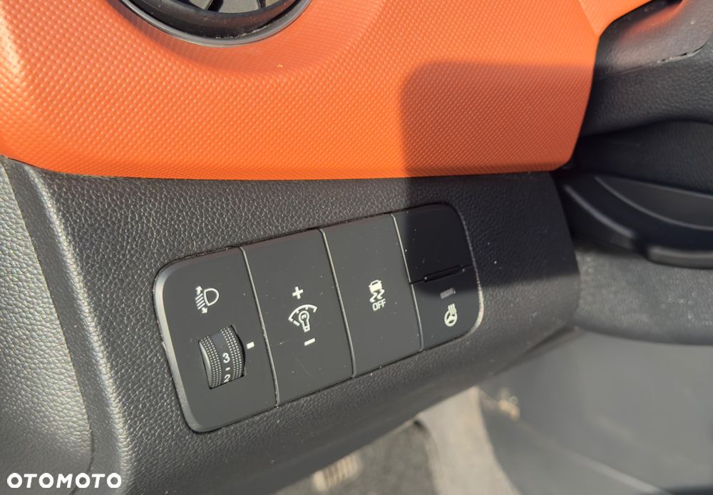 Hyundai i10 1.2 Fifa World Cup Edition - 10