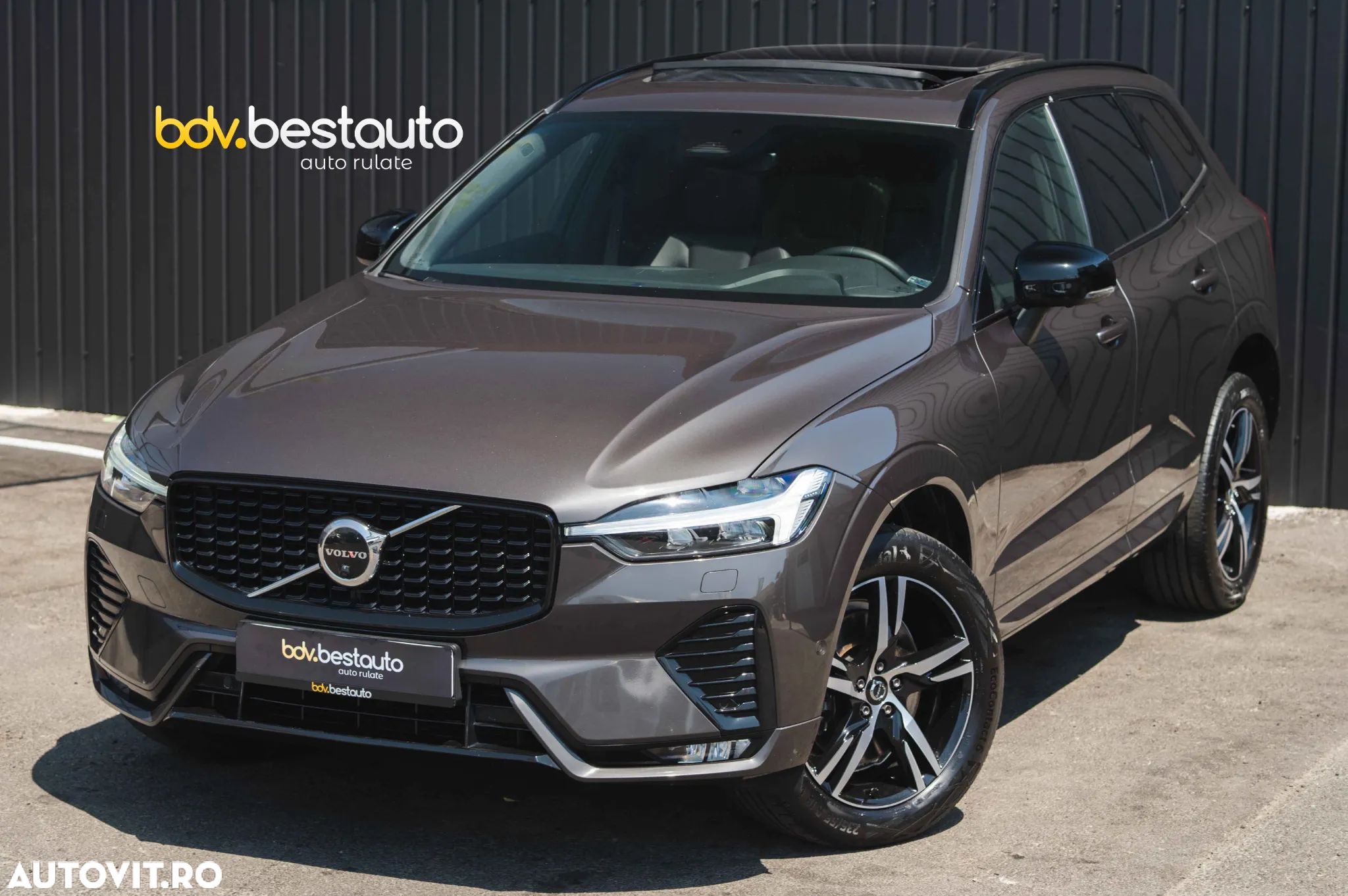 Volvo XC 60 B4 MHEV AT8 AWD R-Design - 1