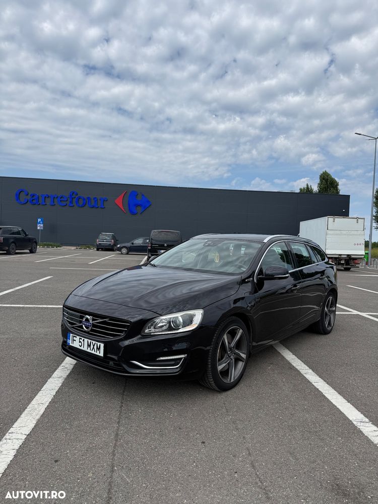 Volvo V60 D6 Plug-In-Hybrid AWD Geartronic Momentum - 1