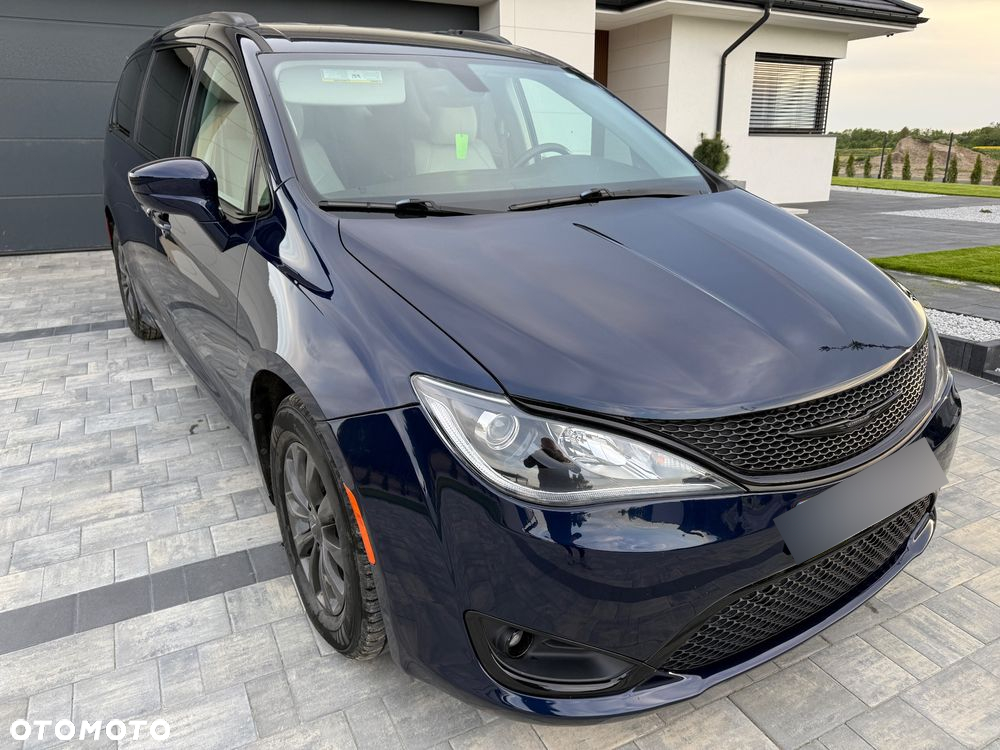 Chrysler Pacifica - 3