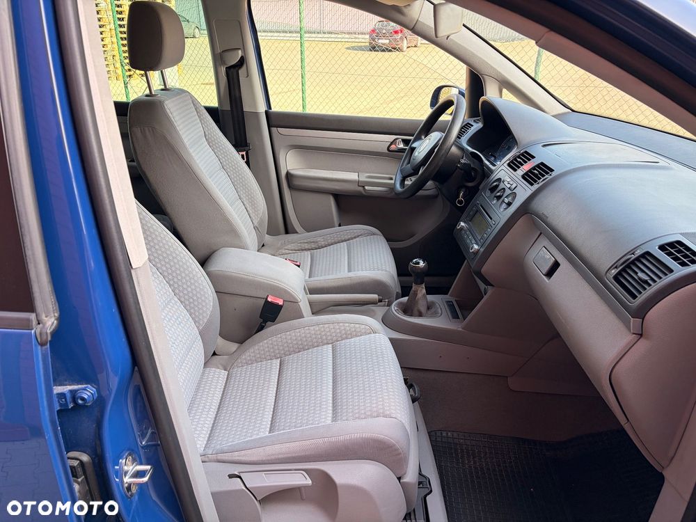 Volkswagen Touran - 5
