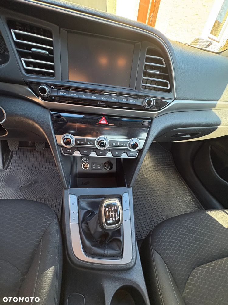 Hyundai Elantra 1.6 Comfort Premiere - 7