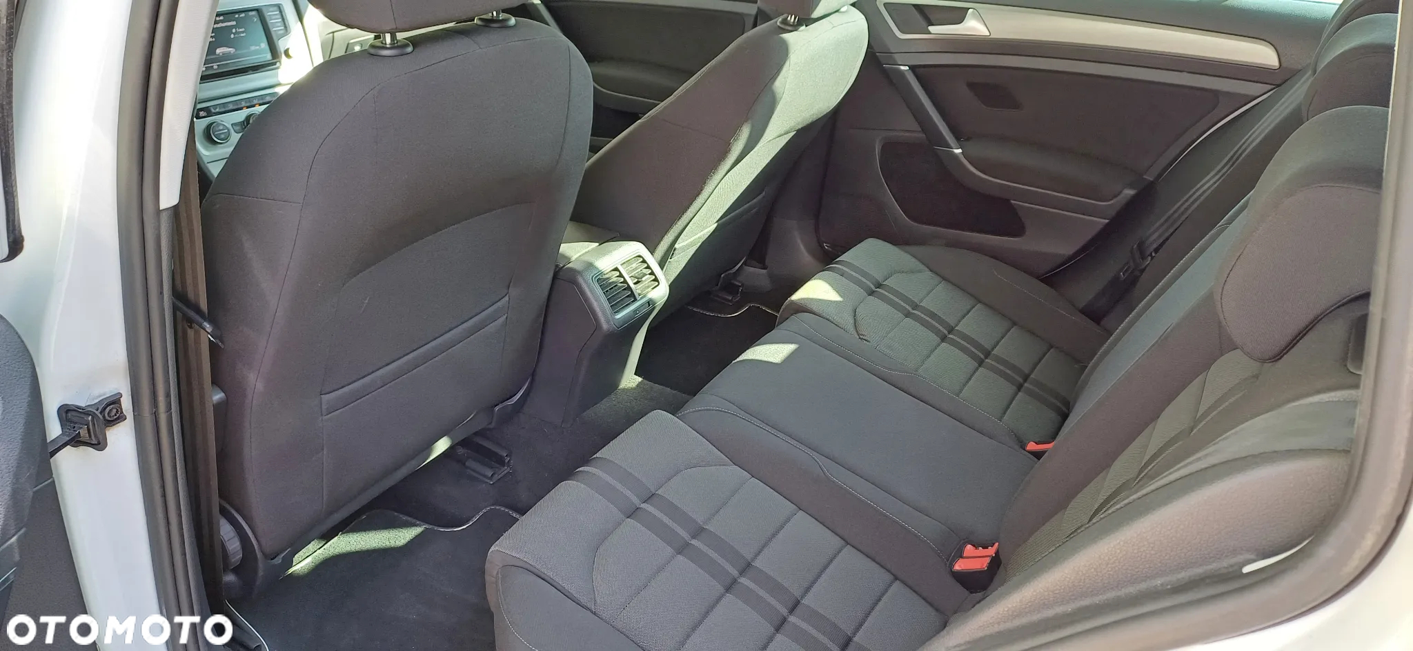 Volkswagen Golf - 32
