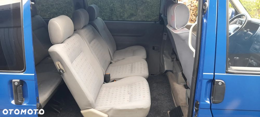 Volkswagen Caravelle - 14