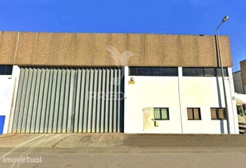 Armazém Industrial de 1735m2 na Zona Industrial da Maia - Grande imagem: 3/17