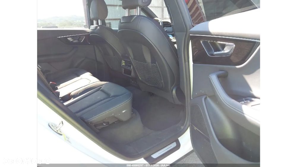 Audi Q8 55 TFSI quattro tiptronic - 12