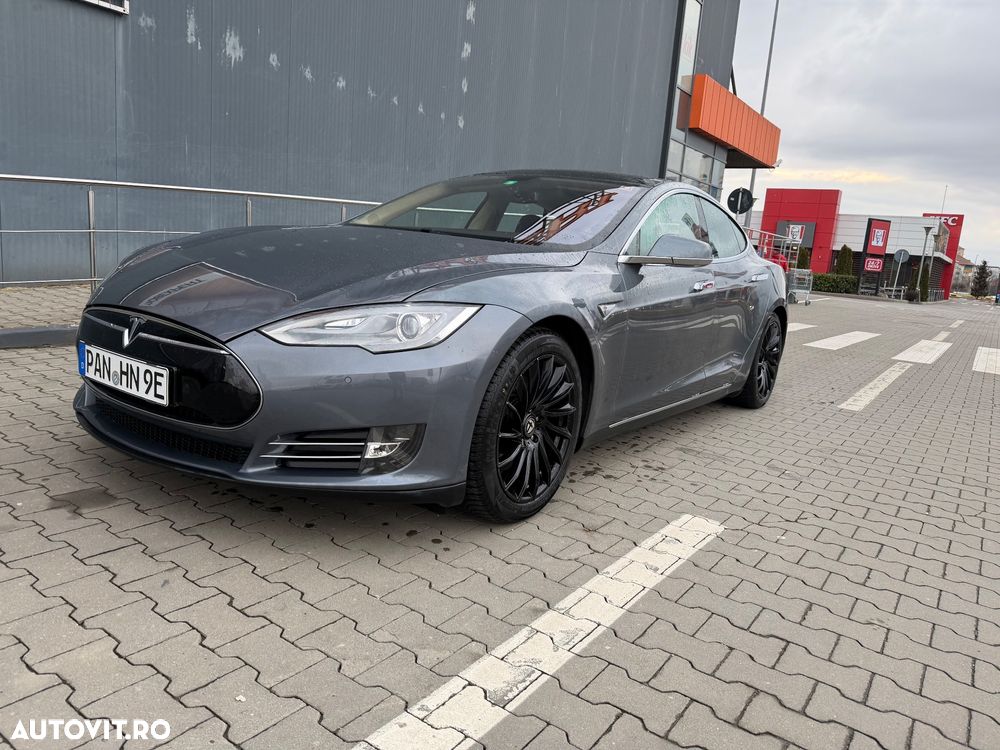 Tesla Model S - 1