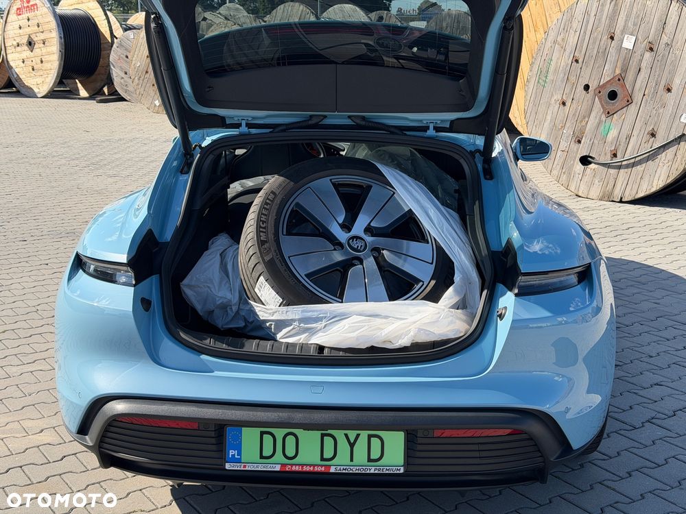 Porsche Taycan - 7