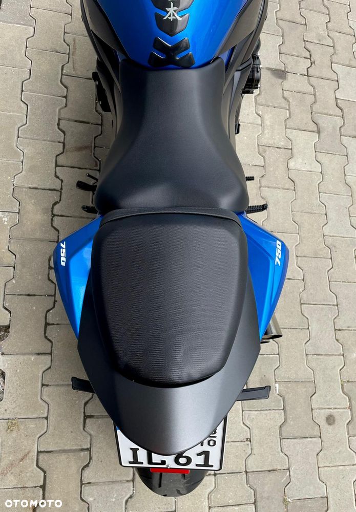 Suzuki GSX - 18