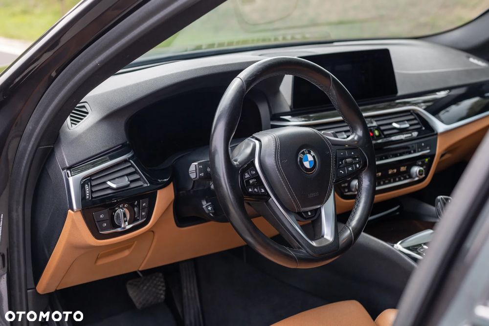 BMW Seria 5 520i Sport Line sport - 17