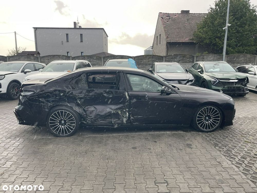 BMW Seria 7 740d xDrive mHEV Nero Lusso Edition sport - 4