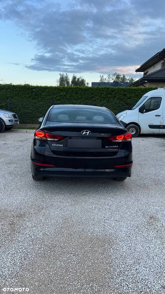 Hyundai Elantra 1.6 CRDi Comfort - 1