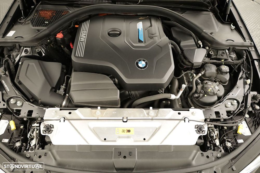 BMW 330 e Edição Desportiva M Auto - 24