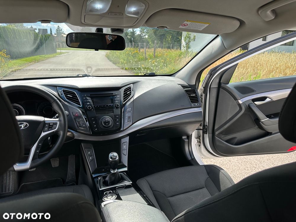 Hyundai i40 Kombi blue 1.6 Family - 34