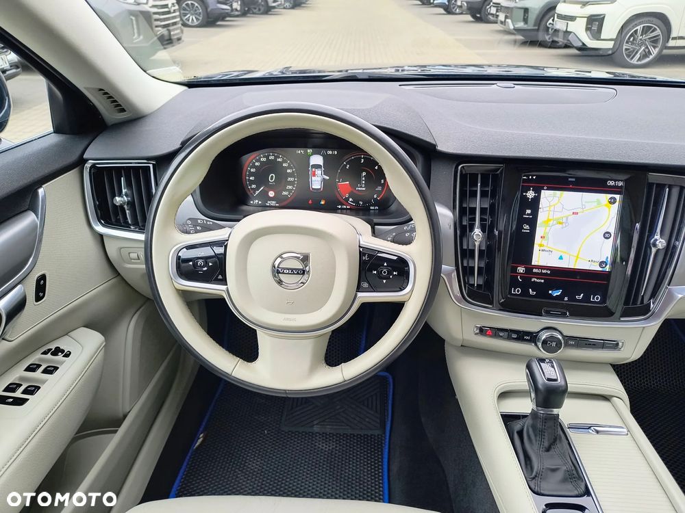Volvo V90 D4 Momentum Pro - 25