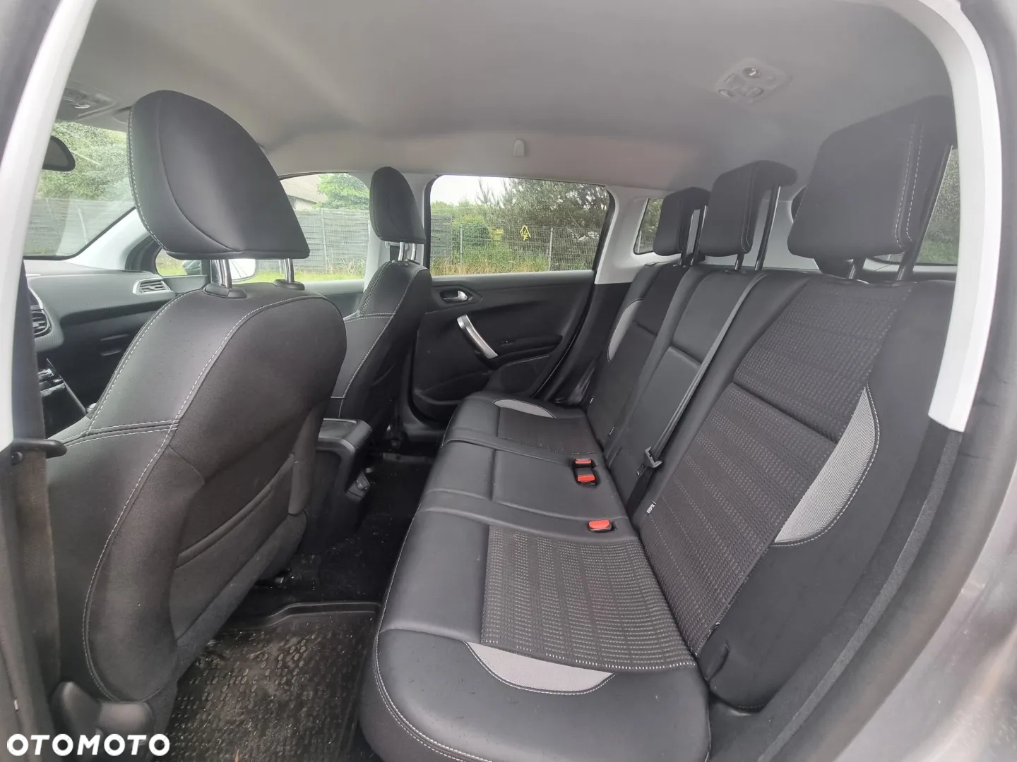 Peugeot 2008 BlueHDi 100 STOP & START Allure - 18