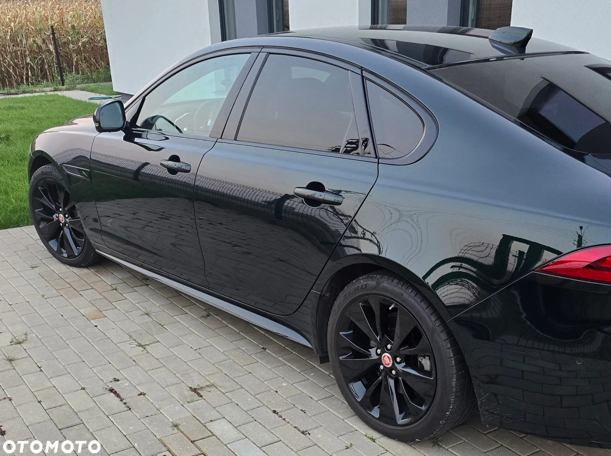 Jaguar XF 2.0 P250 R-Dynamic Black - 9