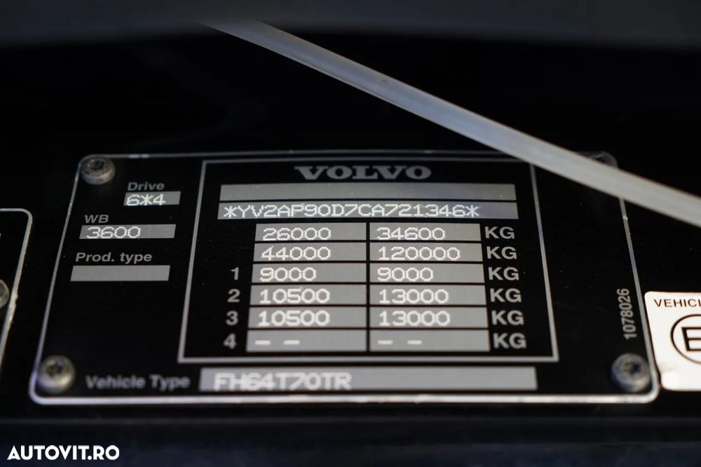 Volvo FH16 / 700 / 6x4 / SISTEM HIDRAULIC / RETARDER / TRACTOR CU 3 AXE / MASĂ PUTERNICĂ 120 T - 38