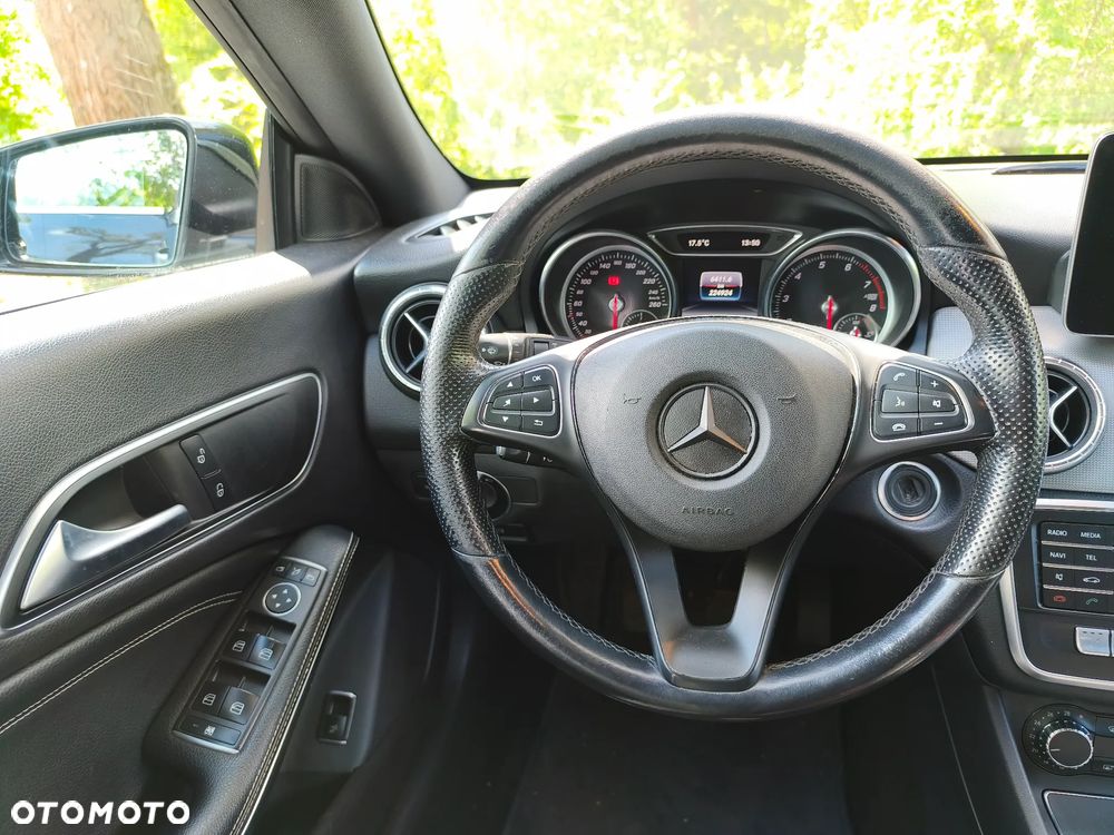Mercedes-Benz CLA 180 AMG Line - 17