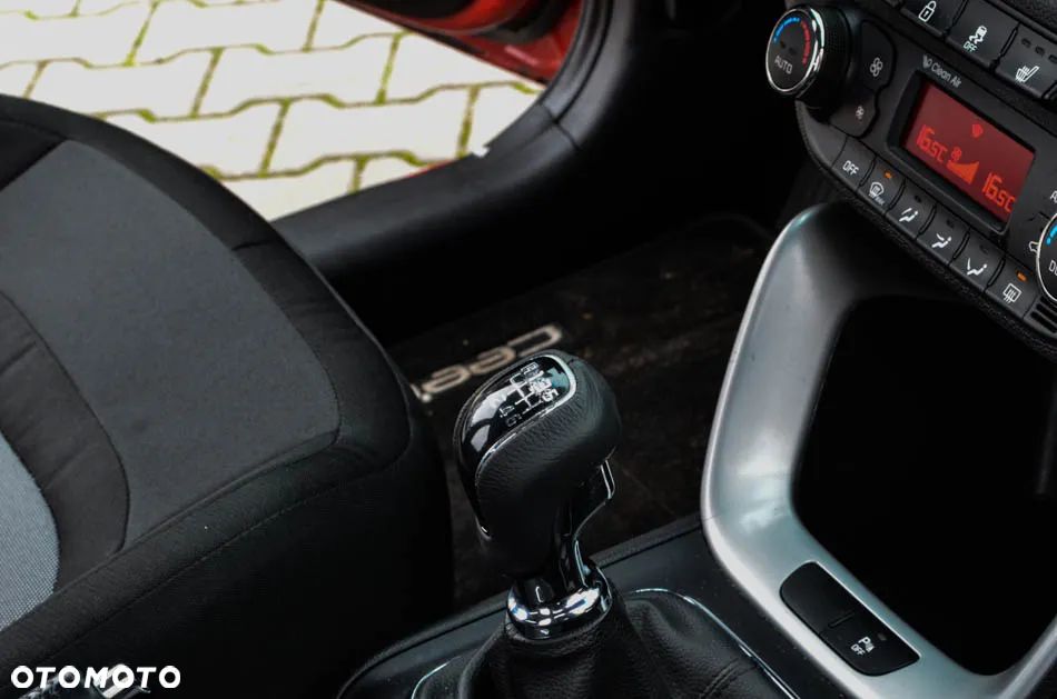 Kia Ceed 1.6 CRDi 128 Fifa World Cup Edition - 37