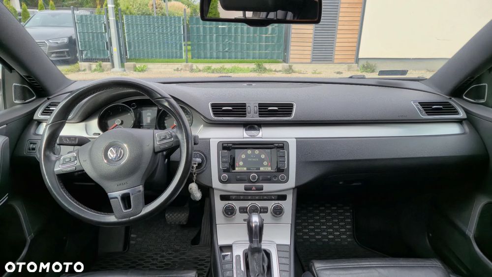 Volkswagen Passat - 12