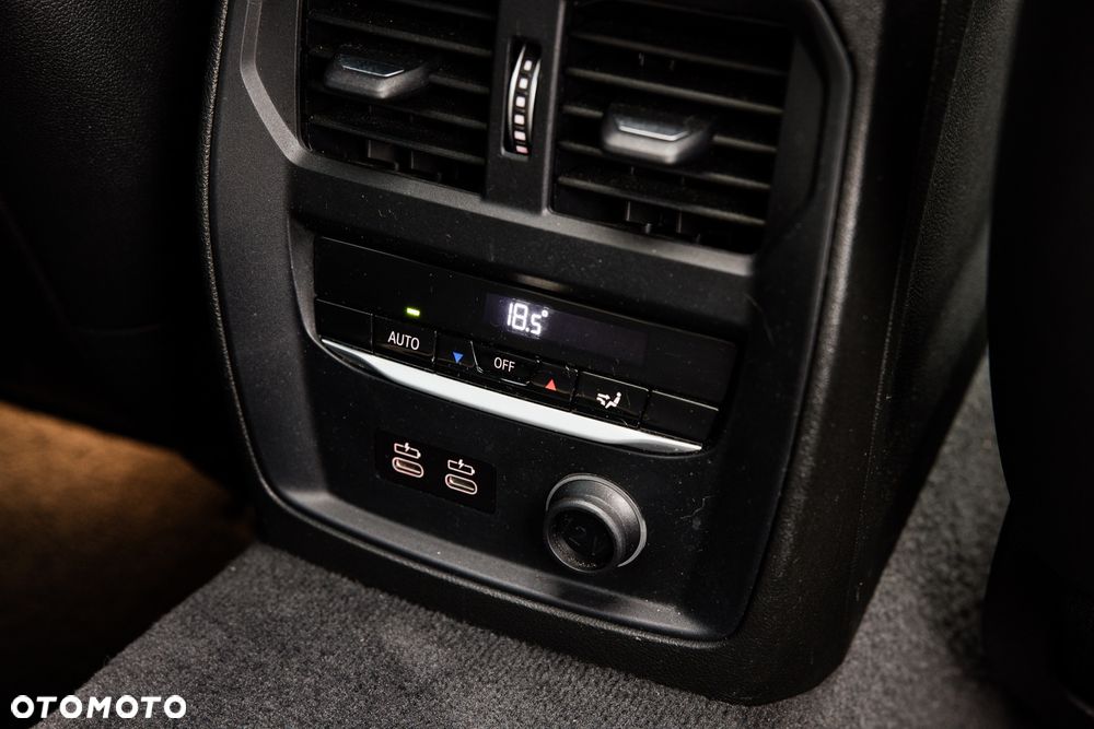 BMW Seria 3 330i Sport Line - 22