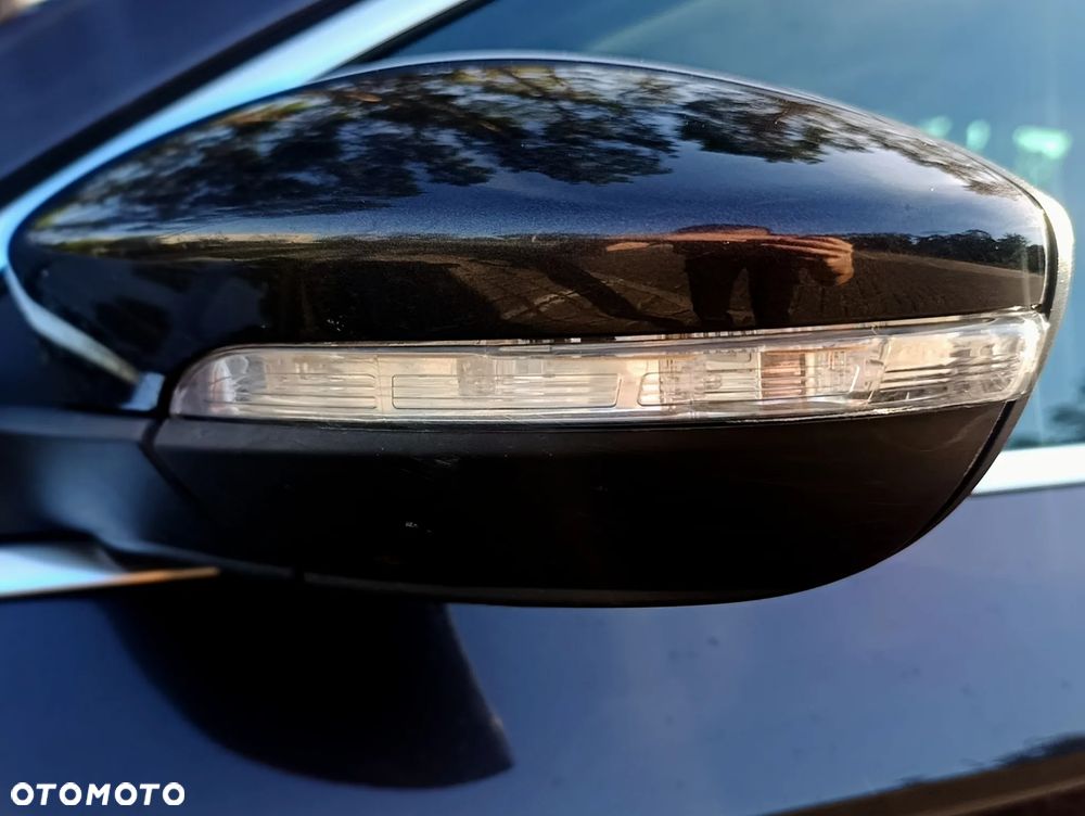Volkswagen Passat - 32