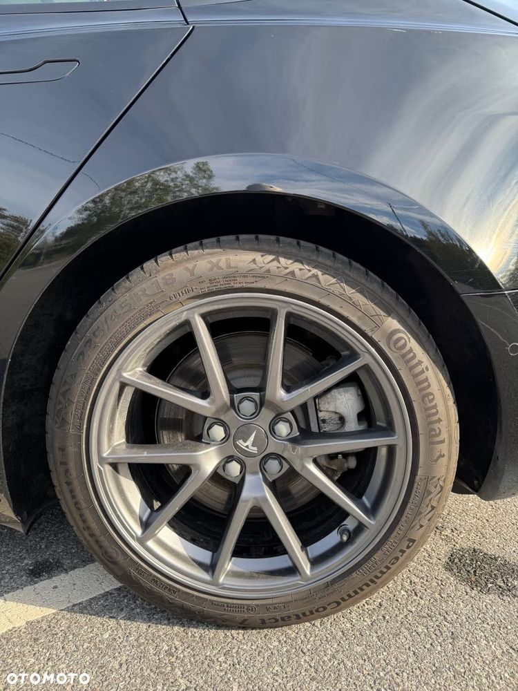 Tesla Model 3 Premium Langstreckenbatterie AWD Dual Motor - 24