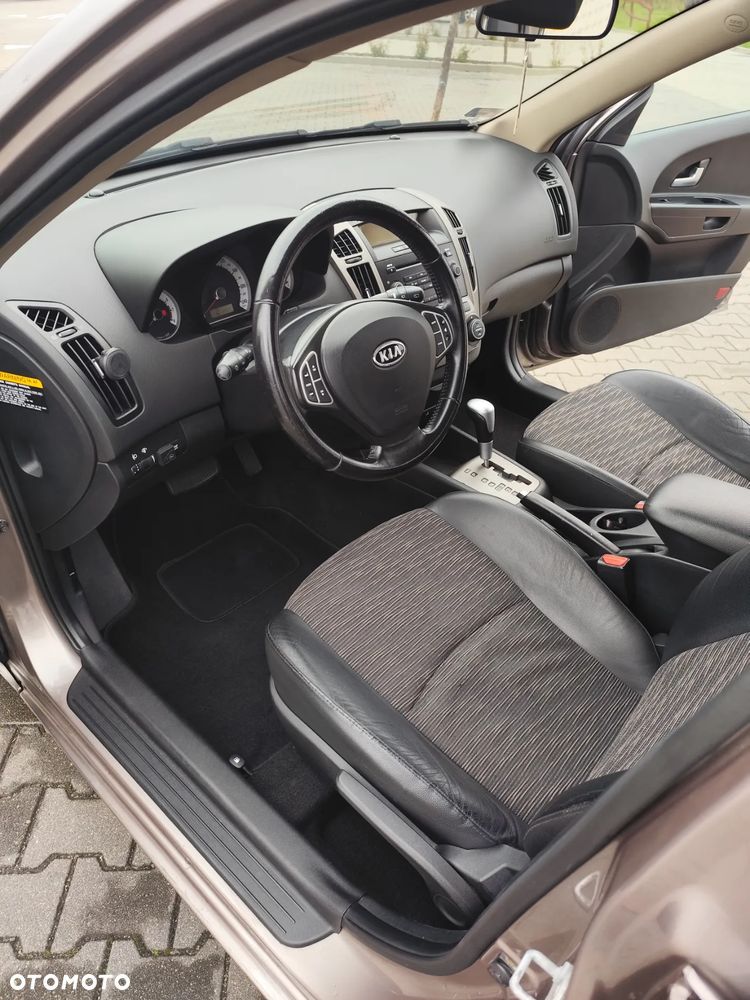 Kia Ceed - 11