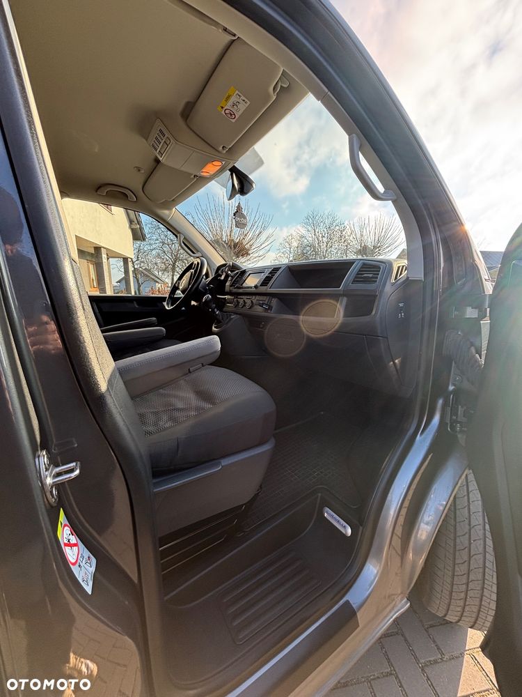 Volkswagen Caravelle - 10