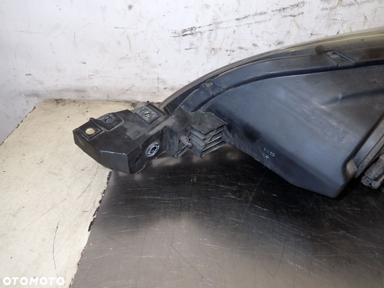 LAMPA PRAWA PRZEDNIA XENON MAZDA 3 1.6 - 8