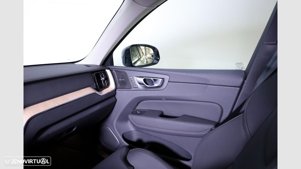 Volvo XC 60 2.0 T6 PHEV Plus Dark - 17