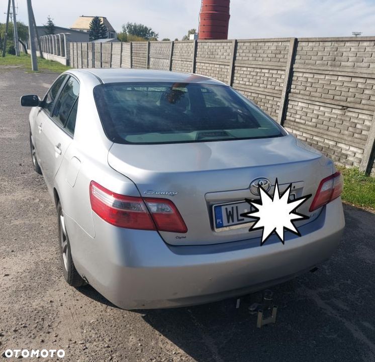Toyota Camry - 4