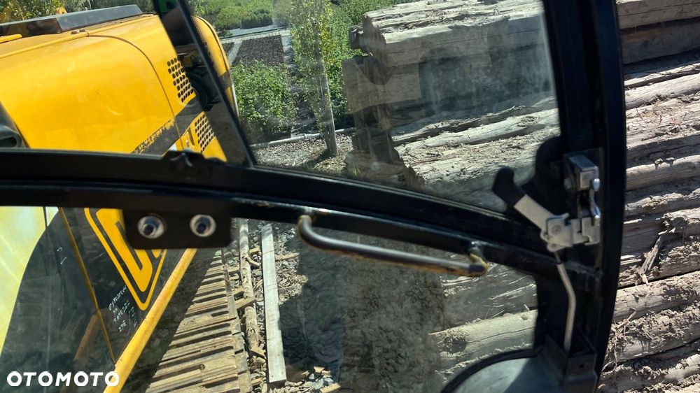 JCB Js 220 - 11