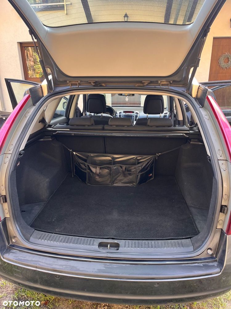 Kia Ceed 1.4 CVVT SW Dream-Team Edition - 16