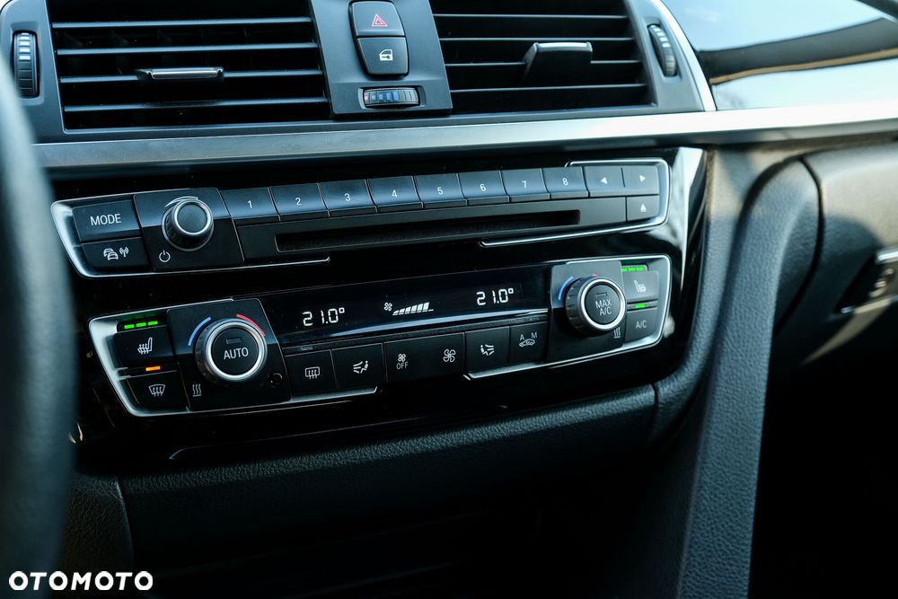 BMW Seria 3 318d Sport Line Shadow - 23