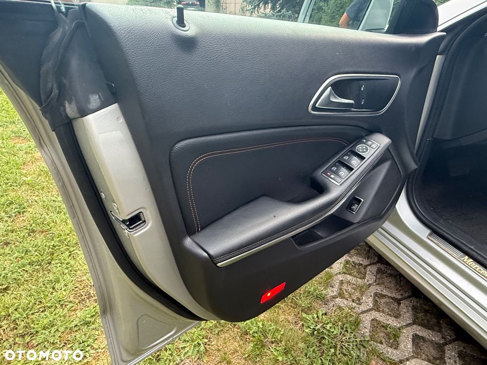 Mercedes-Benz CLA 200 7G-DCT Orange Art Edition - 14