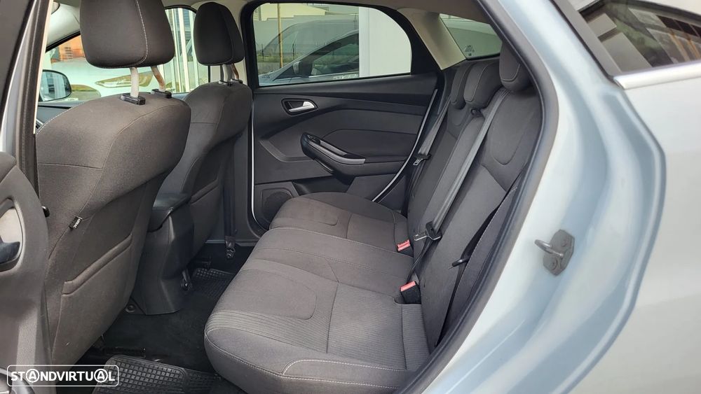 Ford Focus 1.0 EcoBoost S&S TITANIUM - 10