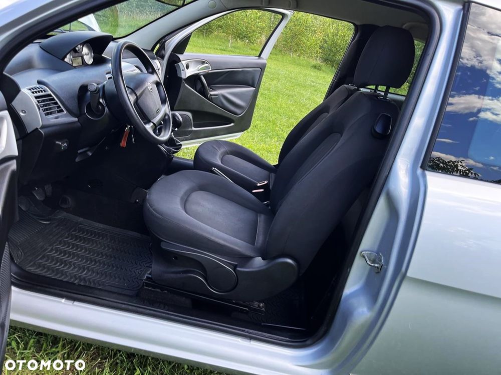 Lancia Ypsilon - 5