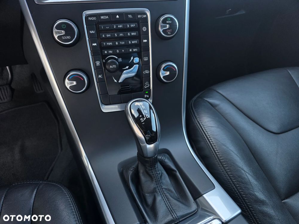 Volvo XC 60 D4 AWD Geartronic Momentum - 23