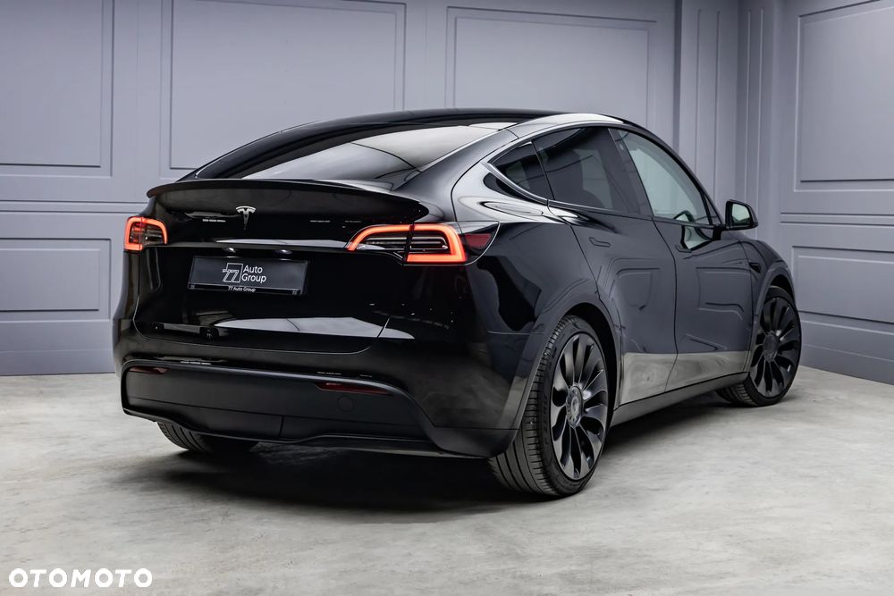 Tesla Y Performance AWD - 2
