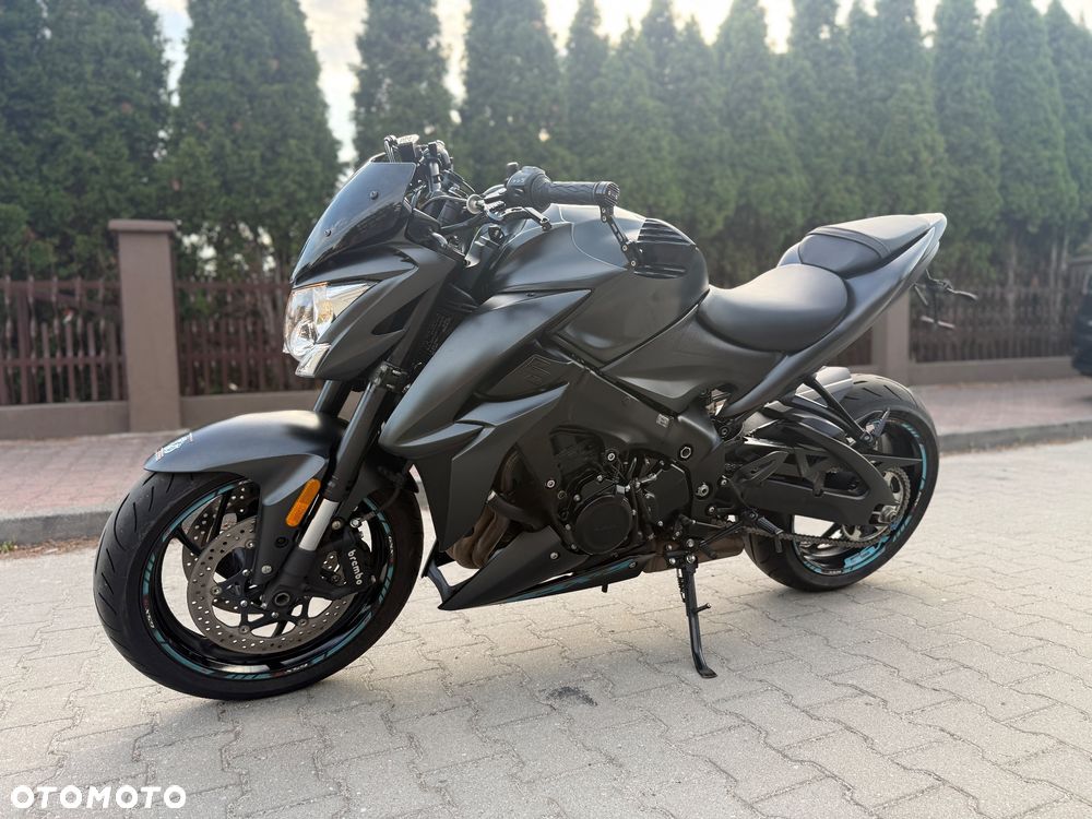 Suzuki GSX - 19