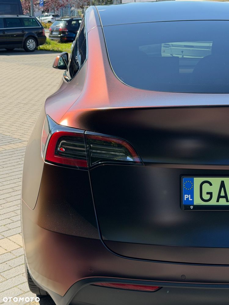 Tesla Model Y Long Range AWD - 13