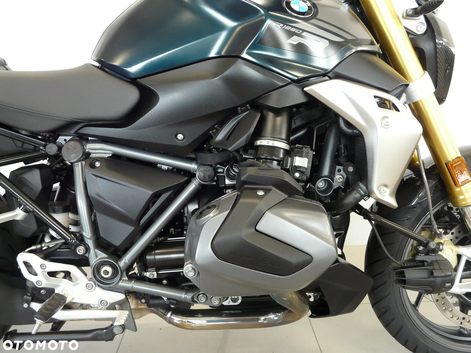 BMW R - 8