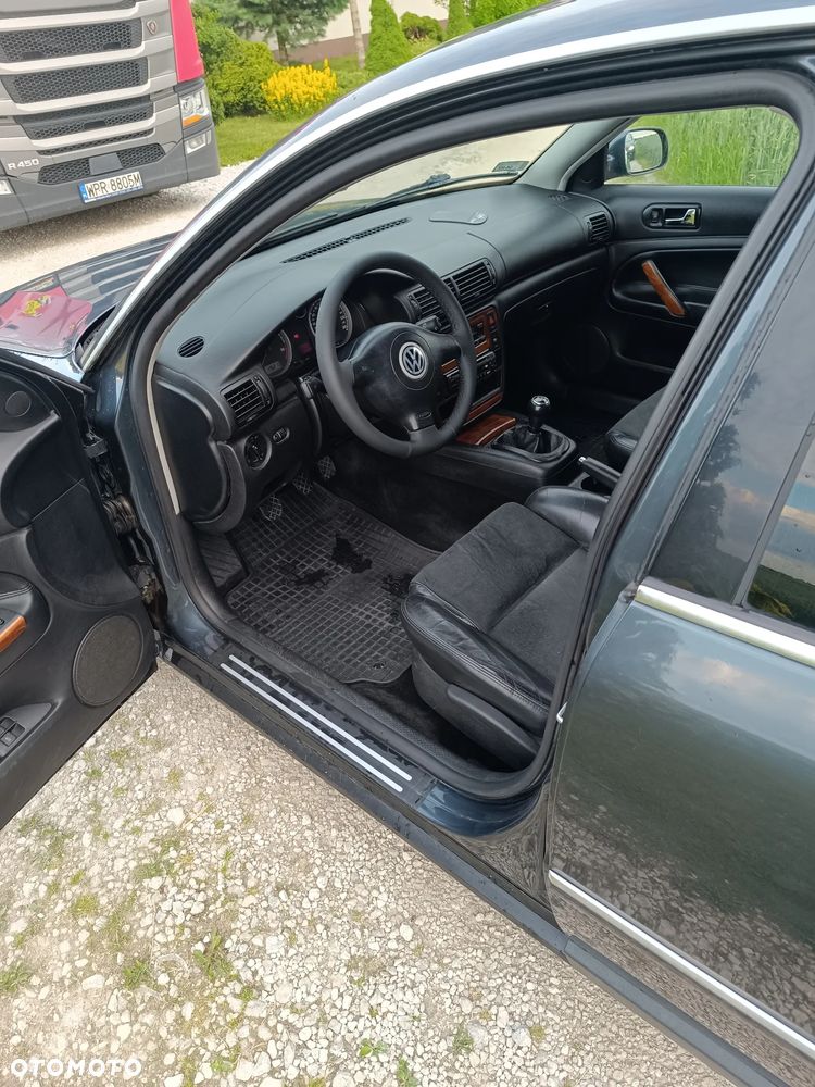 Volkswagen Passat 1.9 TDI Highline - 9