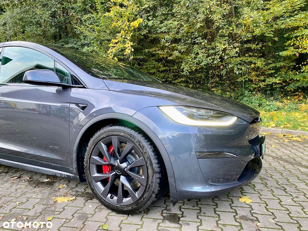 Tesla Model X - 4