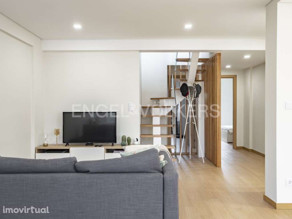 T4 Duplex Remodelado em Barcarena - Grande imagem: 4/30