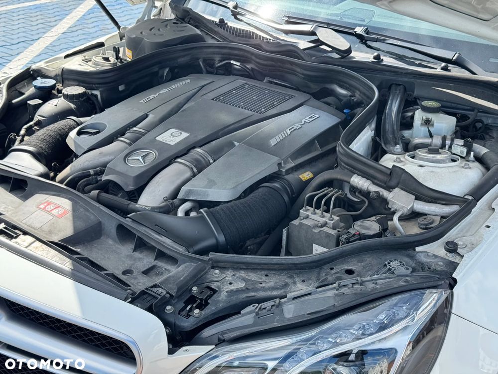 Mercedes-Benz Klasa E 63 AMG S 4-Matic - 23