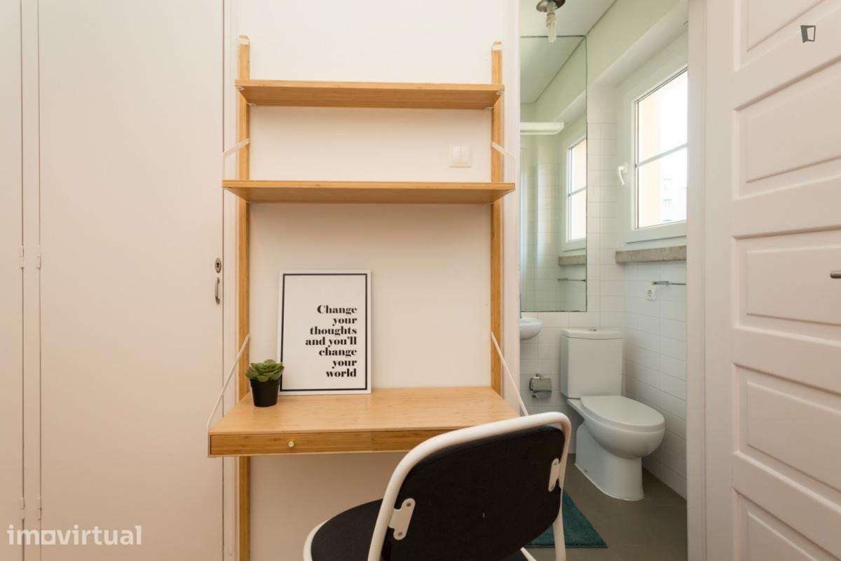 Quarto - localizado em Roma-Areeiro Lisbon - Grande imagem: 4/18